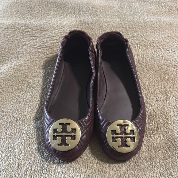 Tory Burch Quilted Minne Napps Burgundy Ballet Flats with Gold Emblem - Picture 1 of 10